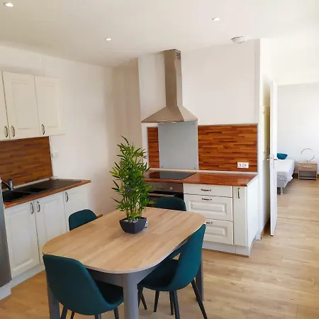 Apartment Au Bord Des Quais Face Port *